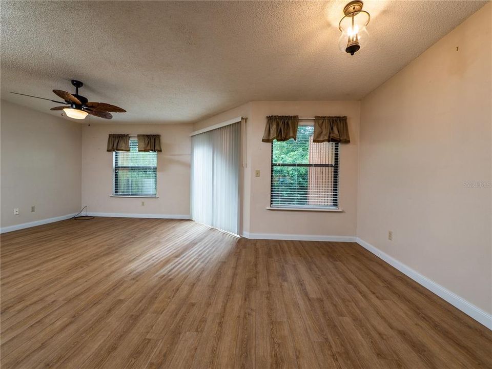 For Sale: $164,000 (2 beds, 2 baths, 1199 Square Feet)