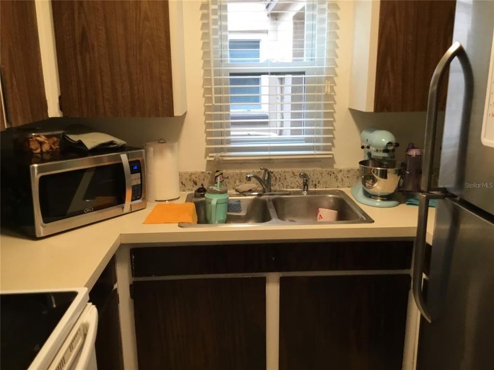 For Sale: $162,500 (1 beds, 1 baths, 690 Square Feet)