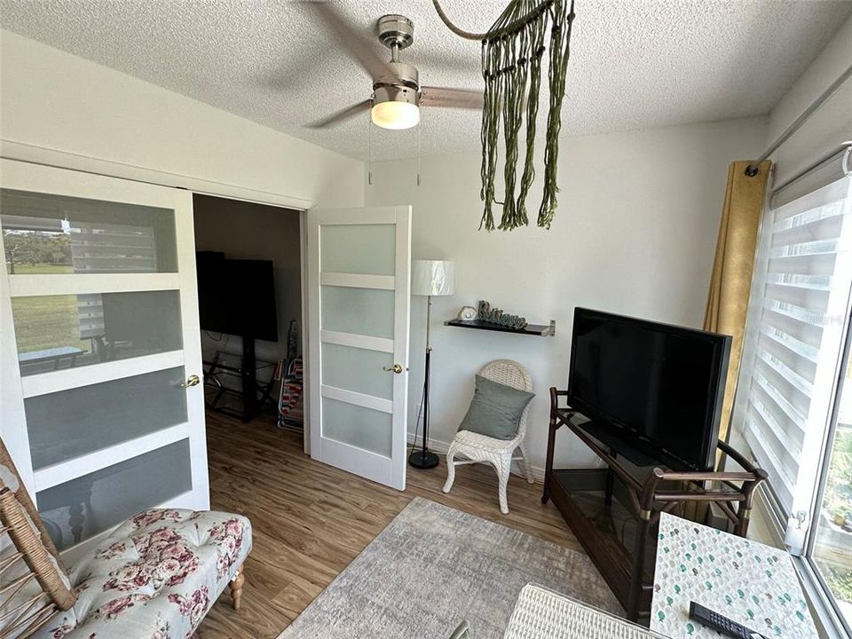 Active With Contract: $1,500 (1 beds, 1 baths, 735 Square Feet)