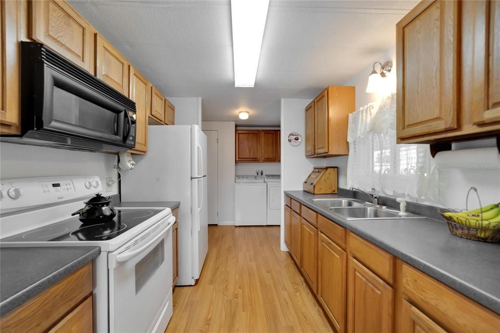 For Sale: $139,995 (2 beds, 2 baths, 1056 Square Feet)