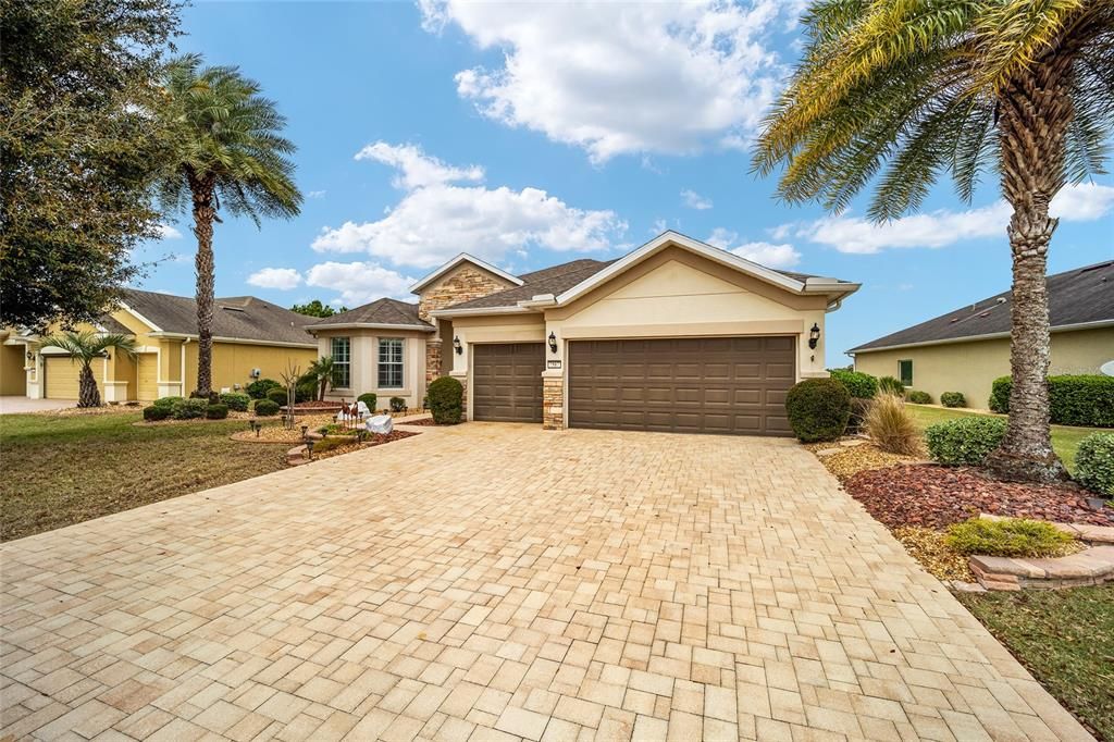 Recently Sold: $615,516 (3 beds, 3 baths, 2503 Square Feet)