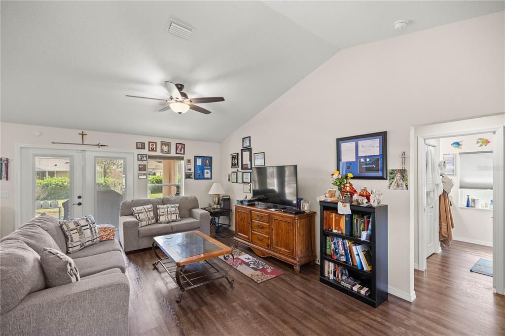 Active With Contract: $309,900 (3 beds, 2 baths, 1686 Square Feet)