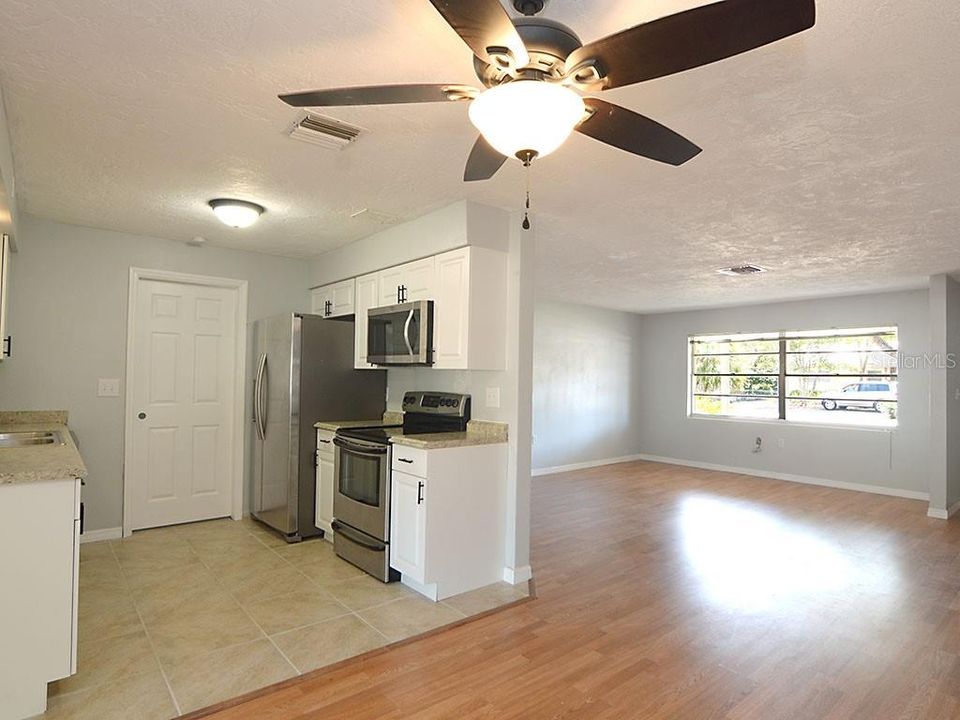 For Rent: $2,000 (2 beds, 2 baths, 1208 Square Feet)