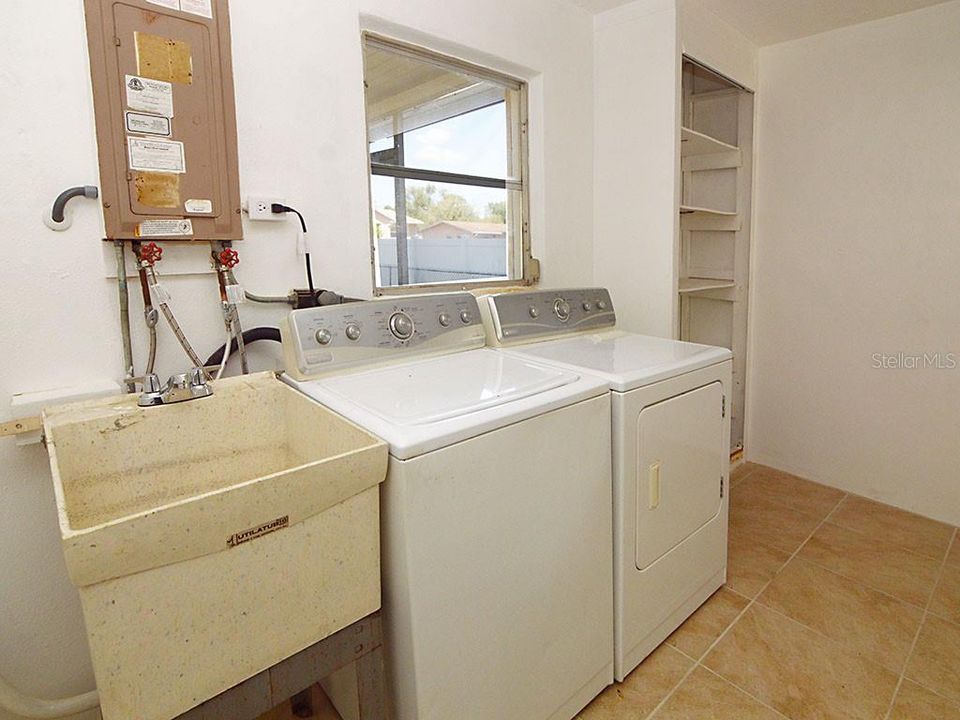 For Rent: $2,000 (2 beds, 2 baths, 1208 Square Feet)