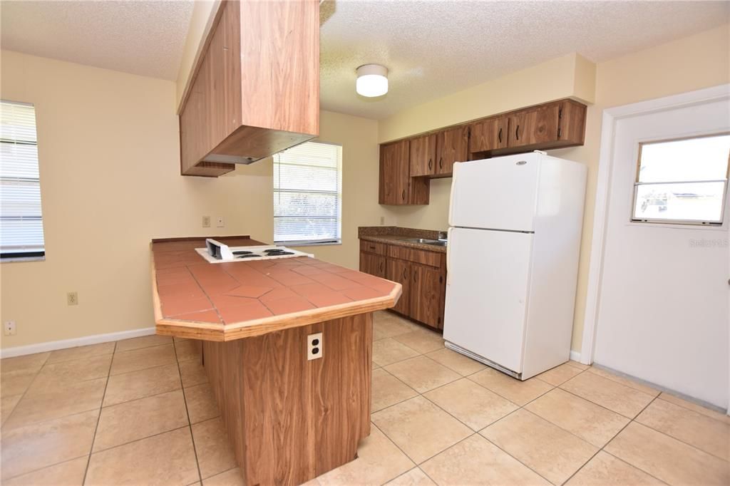 Recently Rented: $1,250 (2 beds, 1 baths, 807 Square Feet)