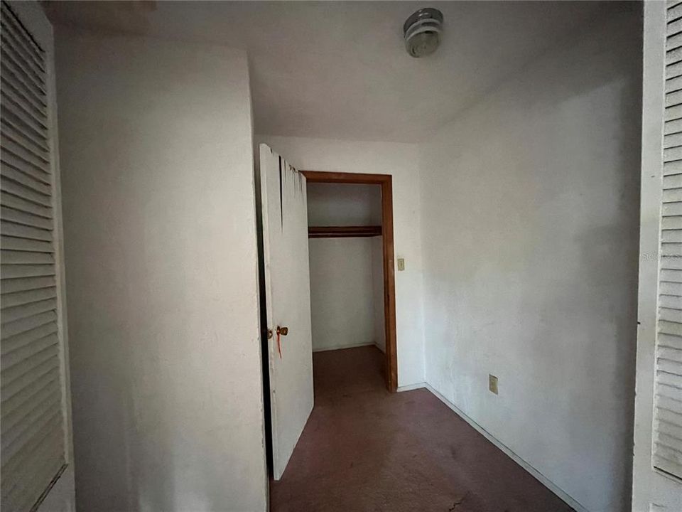 Activo con contrato: $275,000 (5 camas, 2 baños, 2349 Pies cuadrados)