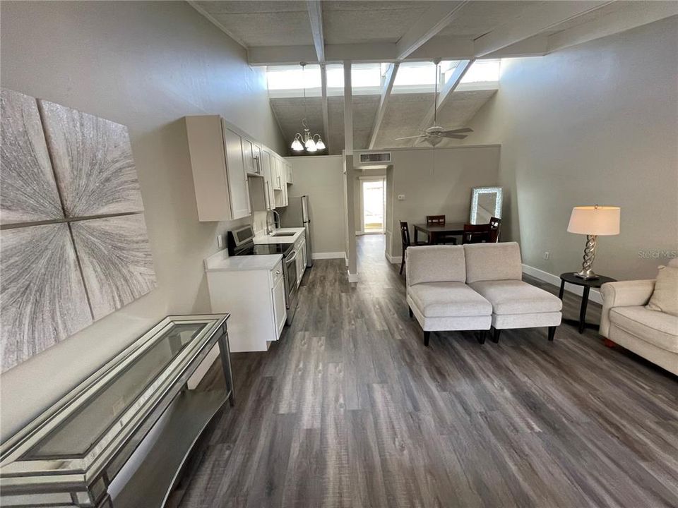 Active With Contract: $165,000 (1 beds, 1 baths, 465 Square Feet)