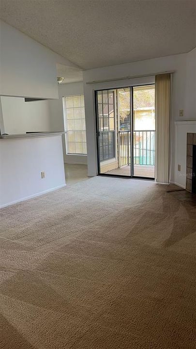 Active With Contract: $1,325 (1 beds, 1 baths, 684 Square Feet)