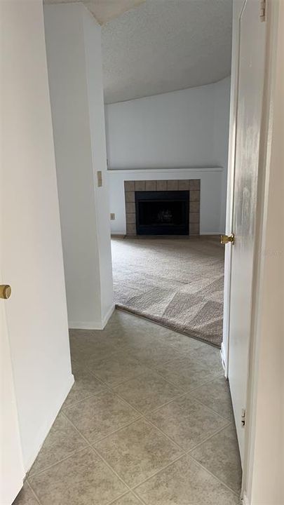 Active With Contract: $1,325 (1 beds, 1 baths, 684 Square Feet)