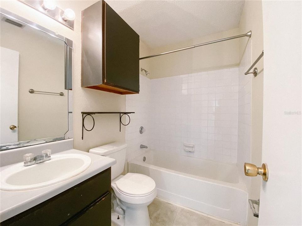 Active With Contract: $1,325 (1 beds, 1 baths, 684 Square Feet)