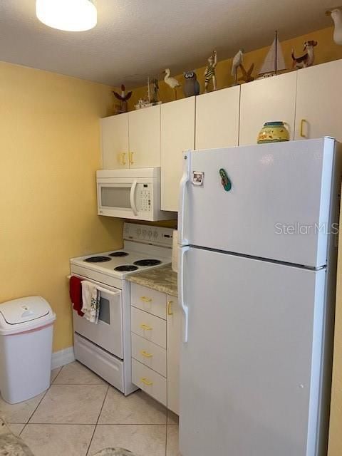 Active With Contract: $2,595 (2 beds, 2 baths, 1224 Square Feet)