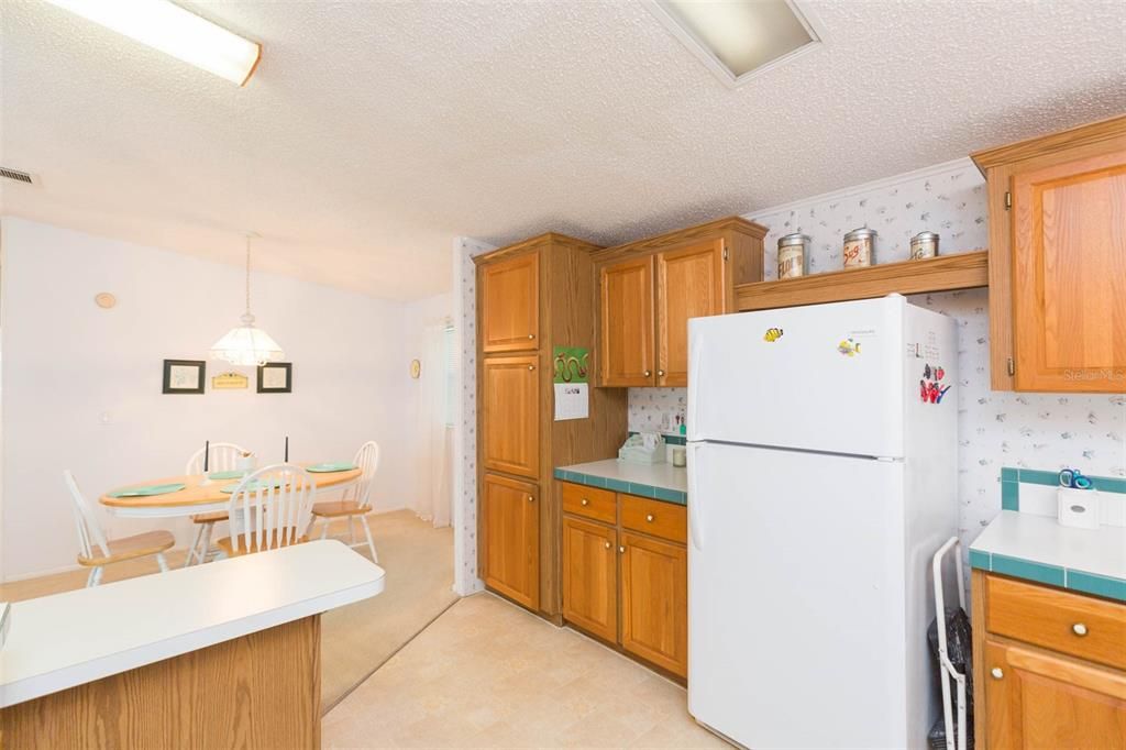 Active With Contract: $179,500 (2 beds, 2 baths, 1400 Square Feet)