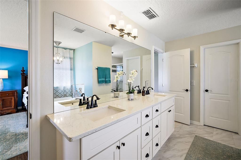 Double Sinks with Quartz Countertops