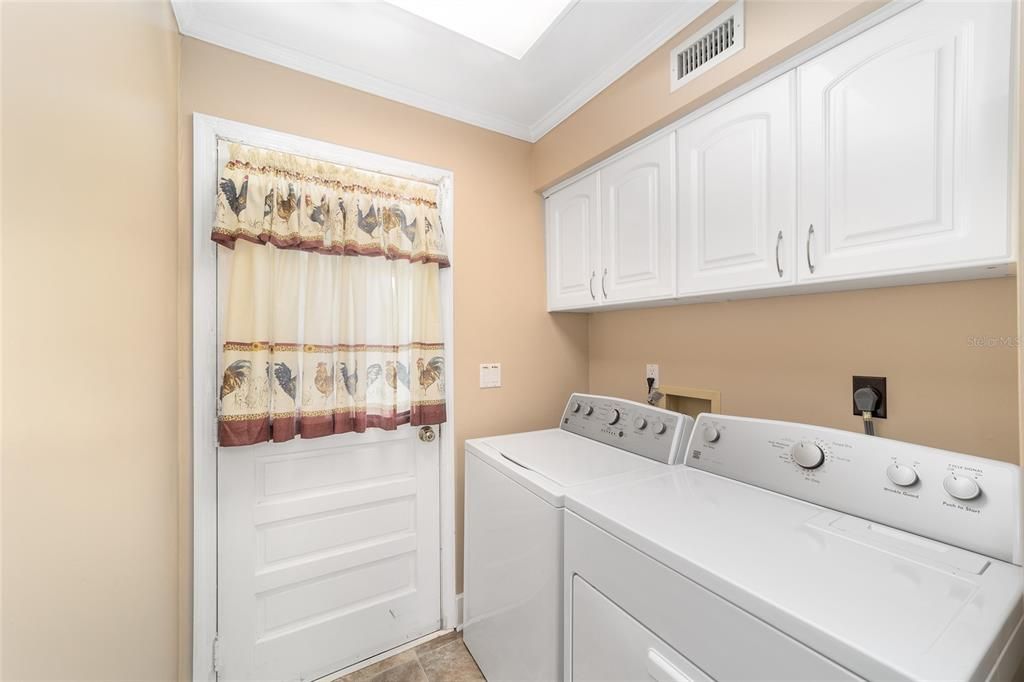 Active With Contract: $425,000 (3 beds, 2 baths, 1659 Square Feet)