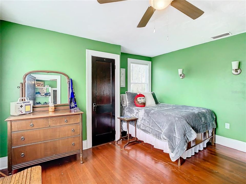 For Sale: $670,000 (2 beds, 1 baths, 1543 Square Feet)