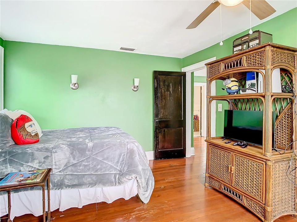 For Sale: $670,000 (2 beds, 1 baths, 1543 Square Feet)