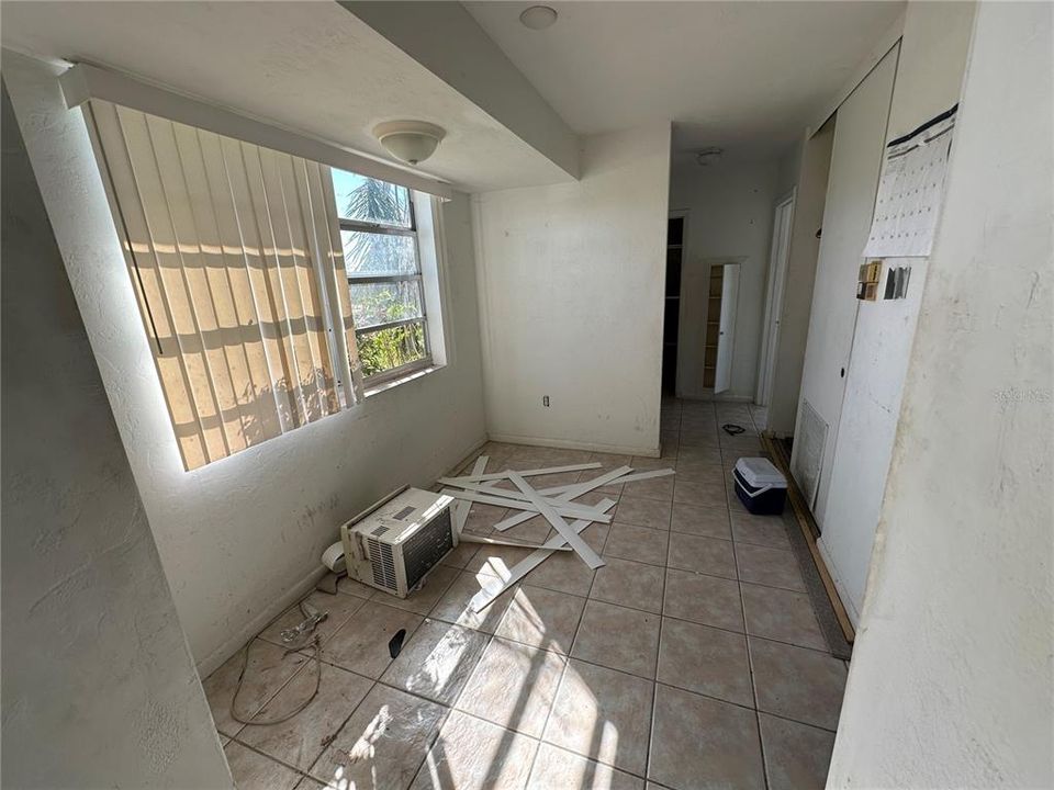 Active With Contract: $50,000 (2 beds, 1 baths, 735 Square Feet)