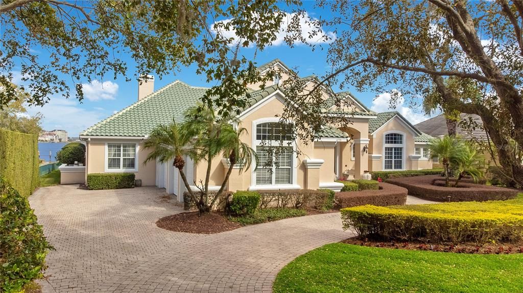 Recently Sold: $2,495,000 (5 beds, 5 baths, 4693 Square Feet)