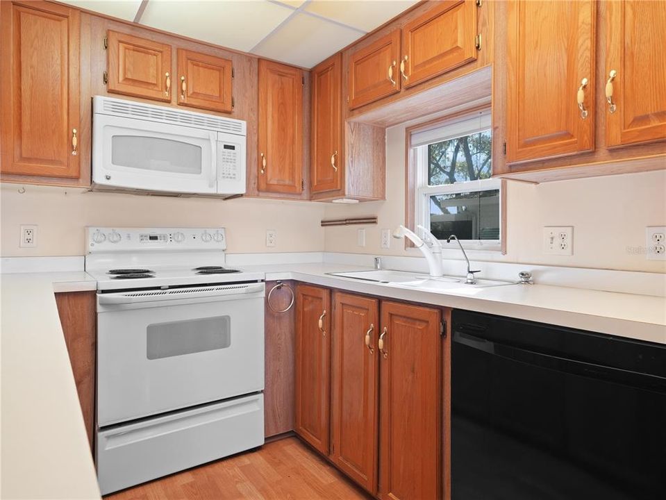 For Sale: $129,000 (2 beds, 2 baths, 1128 Square Feet)