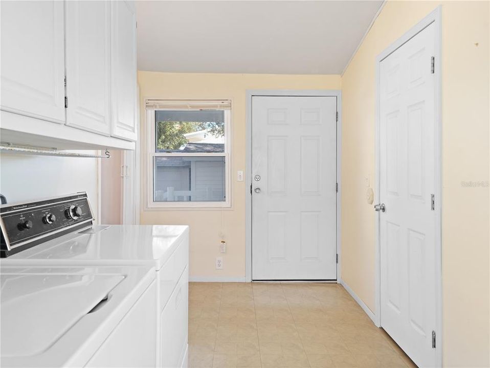 For Sale: $129,000 (2 beds, 2 baths, 1128 Square Feet)