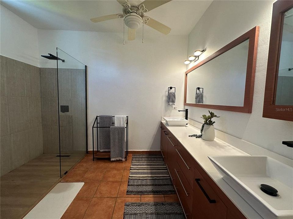 For Sale: $465,000 (1 beds, 2 baths, 1300 Square Feet)