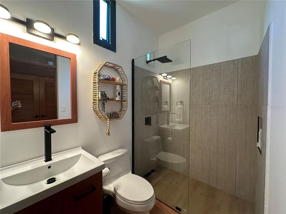 For Sale: $465,000 (1 beds, 2 baths, 1300 Square Feet)