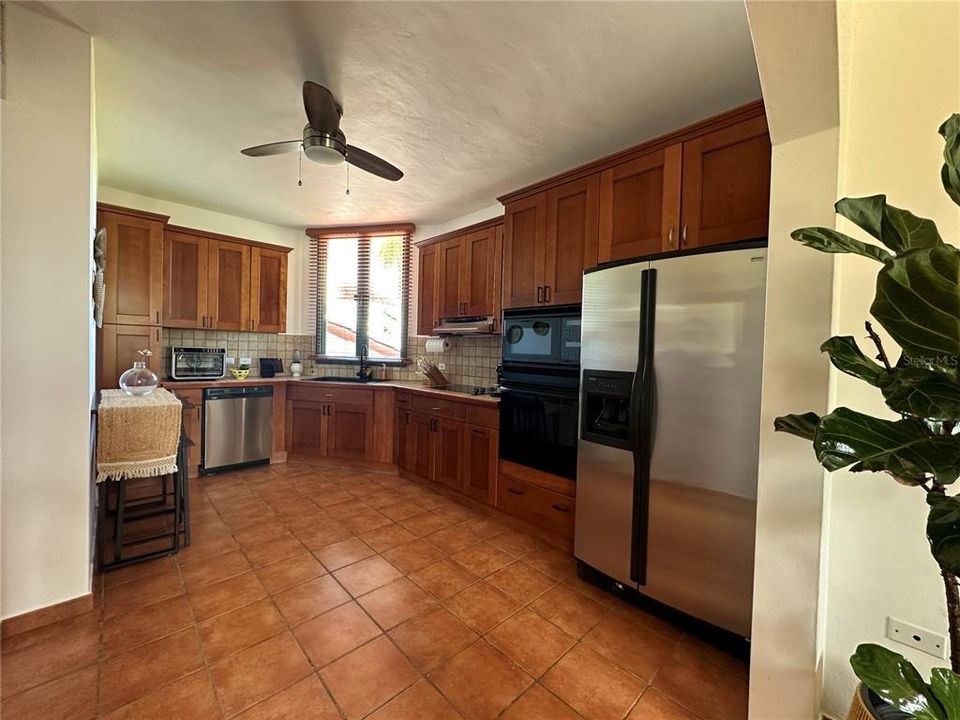 For Sale: $465,000 (1 beds, 2 baths, 1300 Square Feet)