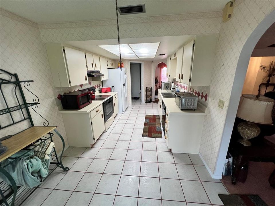 For Sale: $265,900 (3 beds, 2 baths, 1640 Square Feet)