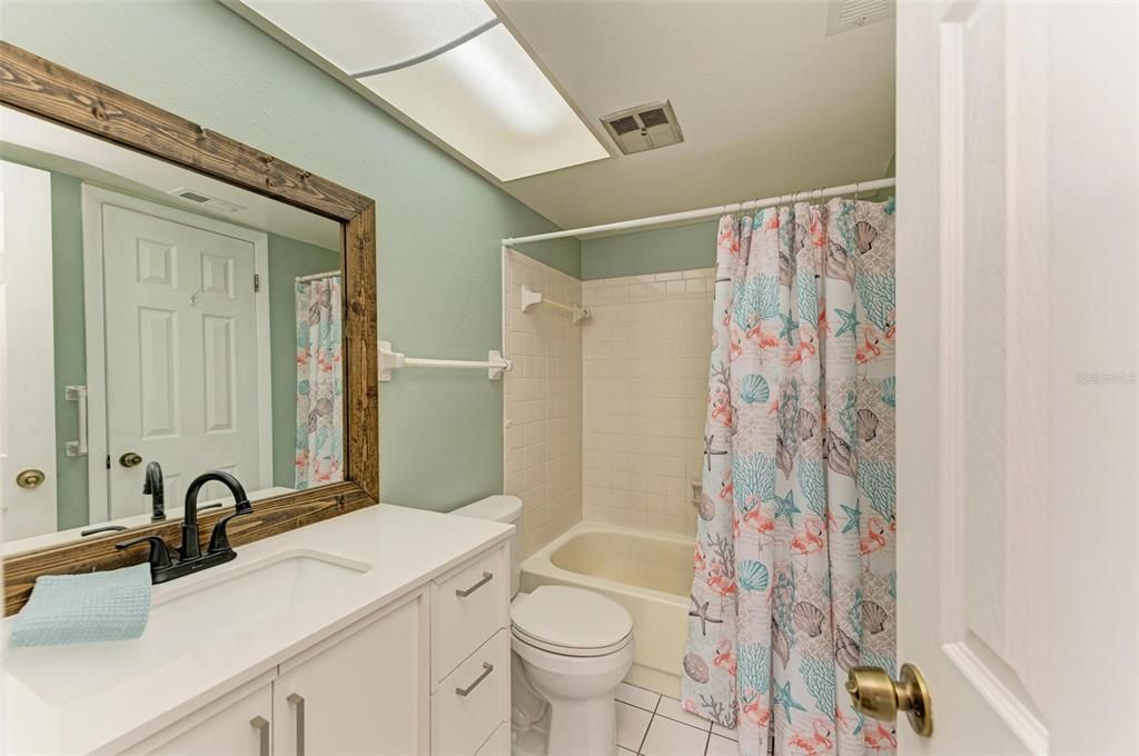 最近售出: $215,000 (2 贝兹, 2 浴室, 1025 平方英尺)