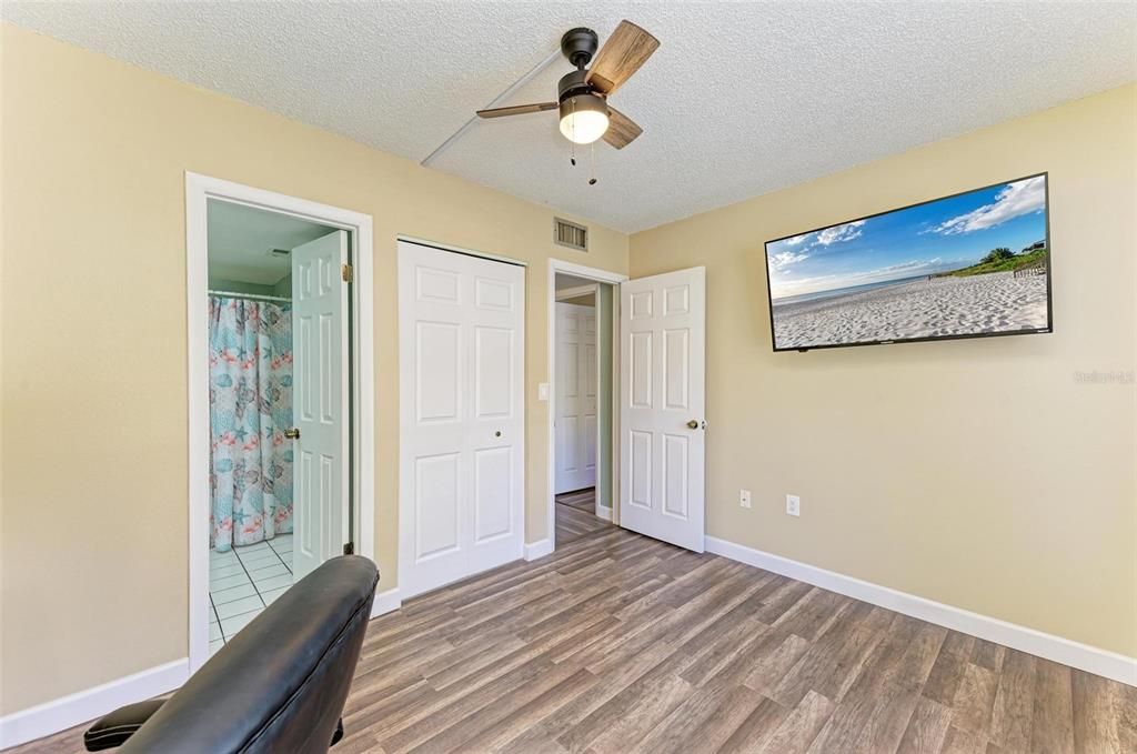 Recently Sold: $215,000 (2 beds, 2 baths, 1025 Square Feet)