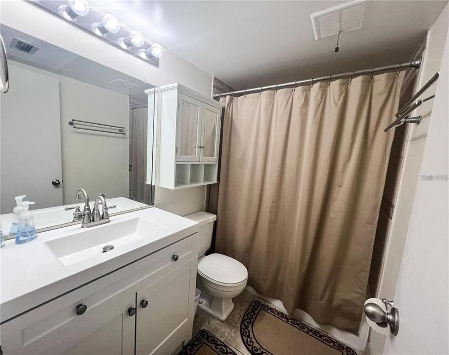 For Rent: $1,800 (1 beds, 1 baths, 747 Square Feet)