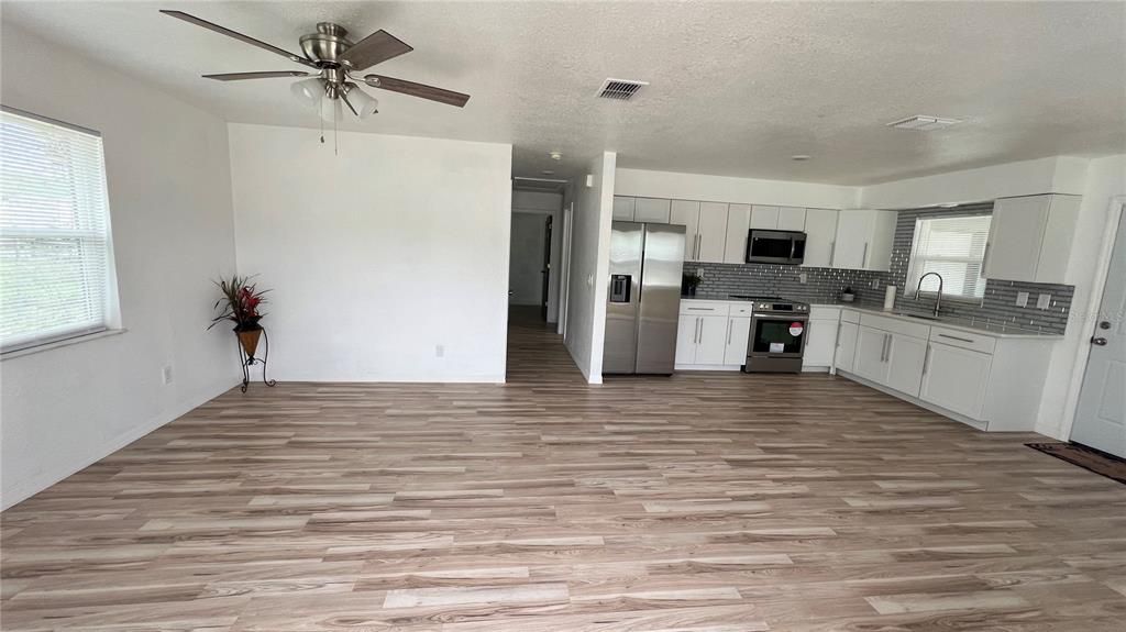 Recently Sold: $229,999 (3 beds, 1 baths, 962 Square Feet)