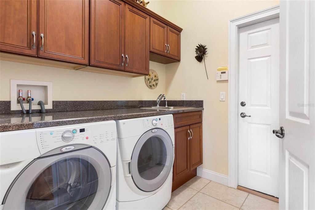 Laundry Room/Butlers Pantry