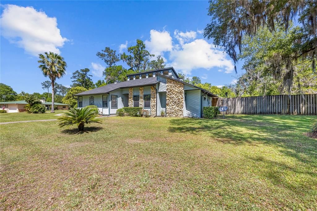 Recently Sold: $430,000 (3 beds, 2 baths, 2176 Square Feet)