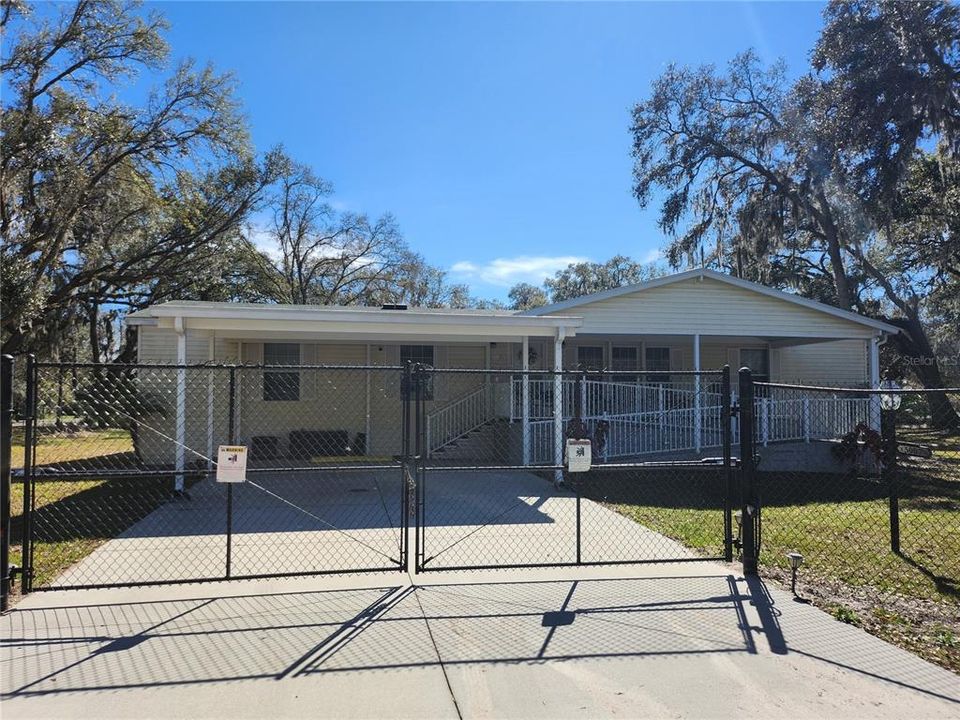 Active With Contract: $359,900 (3 beds, 2 baths, 1984 Square Feet)