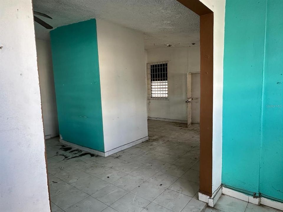 Vendido Recientemente: $49,900 (4 camas, 3 baños, 1000 Pies cuadrados)