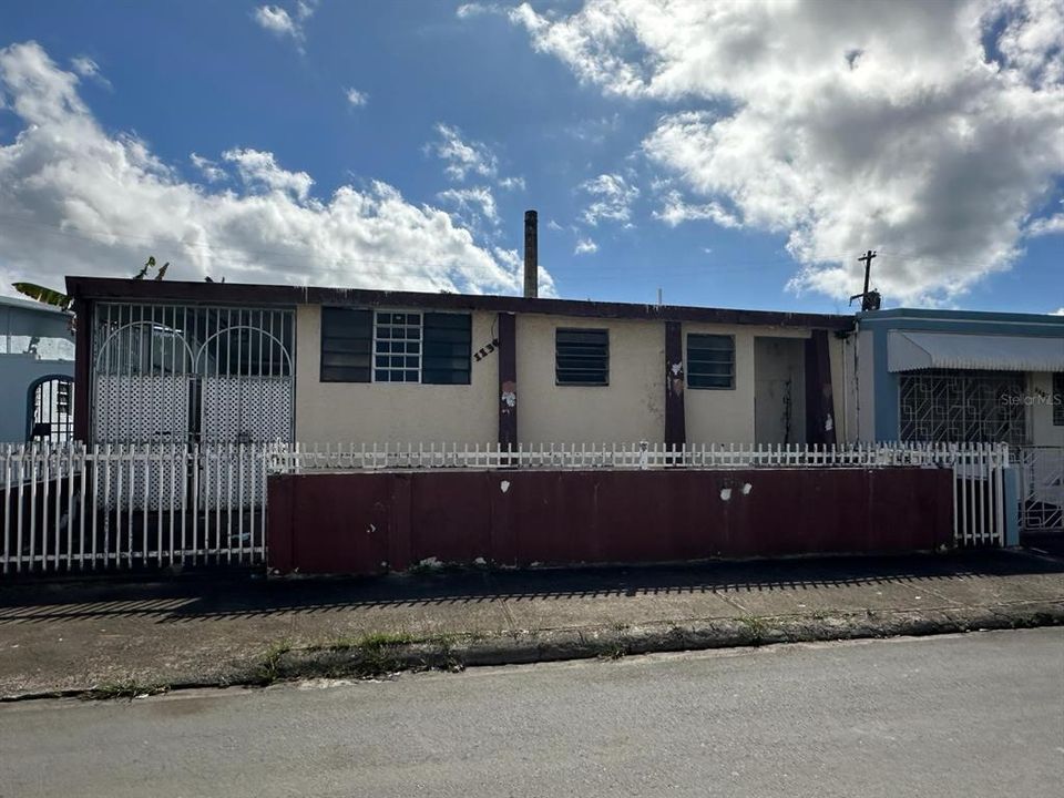 Vendido Recientemente: $49,900 (4 camas, 3 baños, 1000 Pies cuadrados)