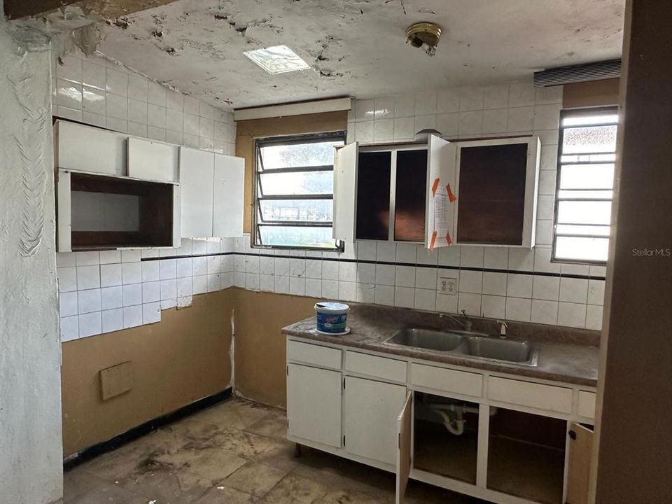 Vendido Recientemente: $49,900 (4 camas, 3 baños, 1000 Pies cuadrados)