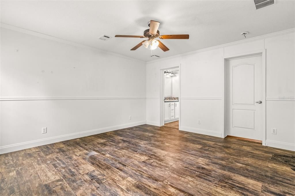 Active With Contract: $225,000 (3 beds, 2 baths, 1800 Square Feet)
