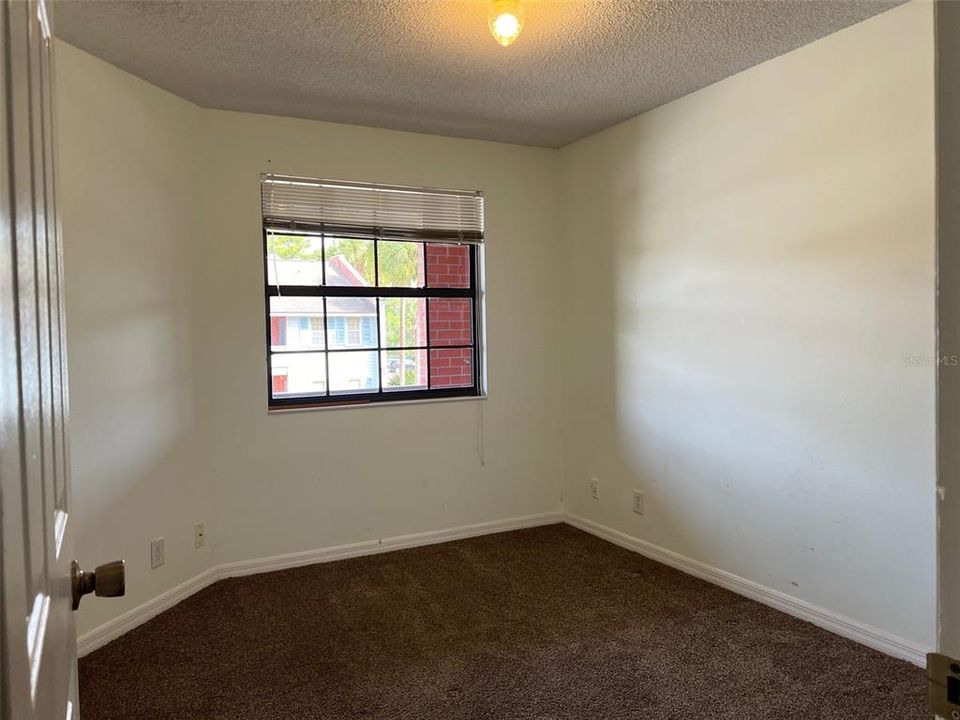 For Sale: $159,900 (2 beds, 2 baths, 915 Square Feet)