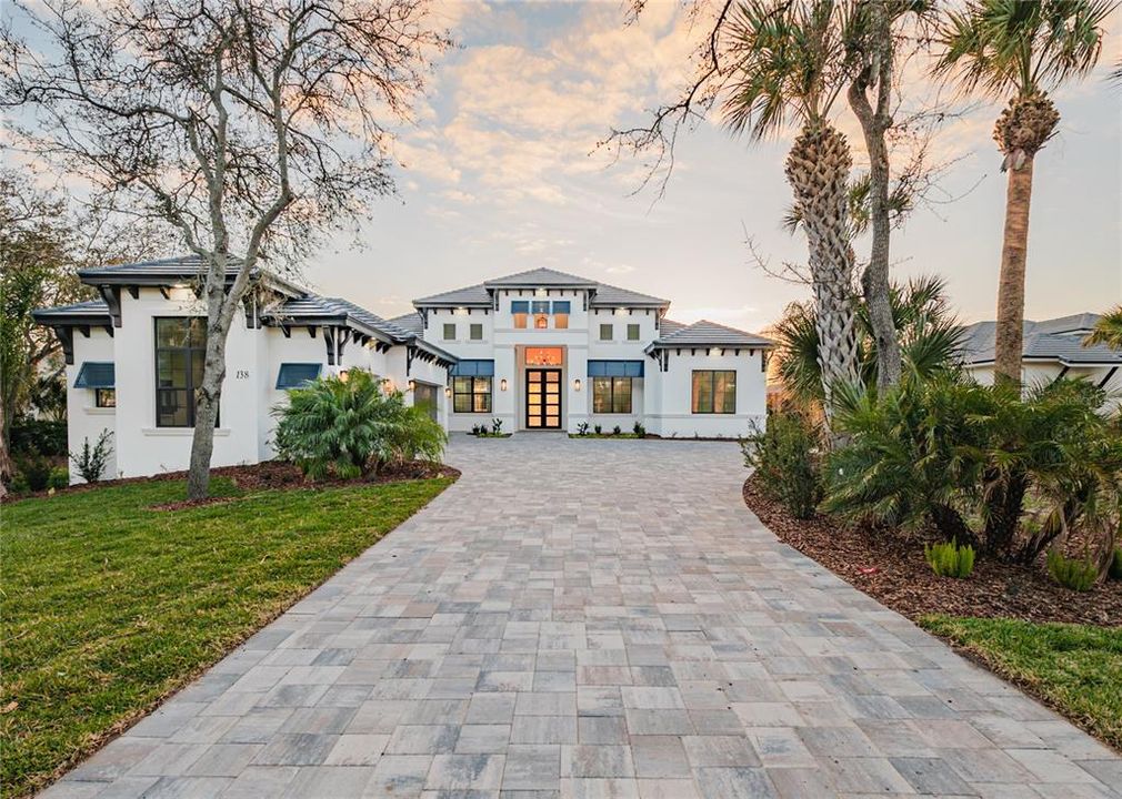 Recently Sold: $3,290,000 (4 beds, 4 baths, 4135 Square Feet)