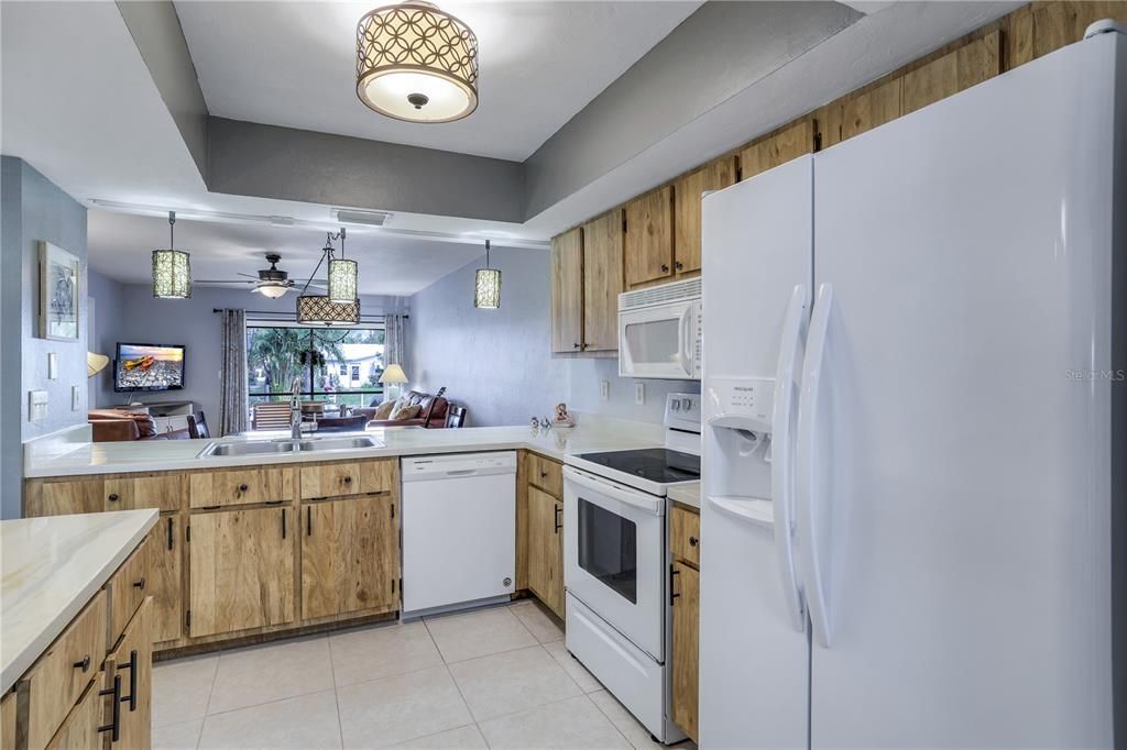 For Sale: $229,000 (2 beds, 2 baths, 986 Square Feet)
