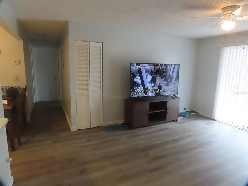 For Sale: $184,800 (2 beds, 2 baths, 905 Square Feet)