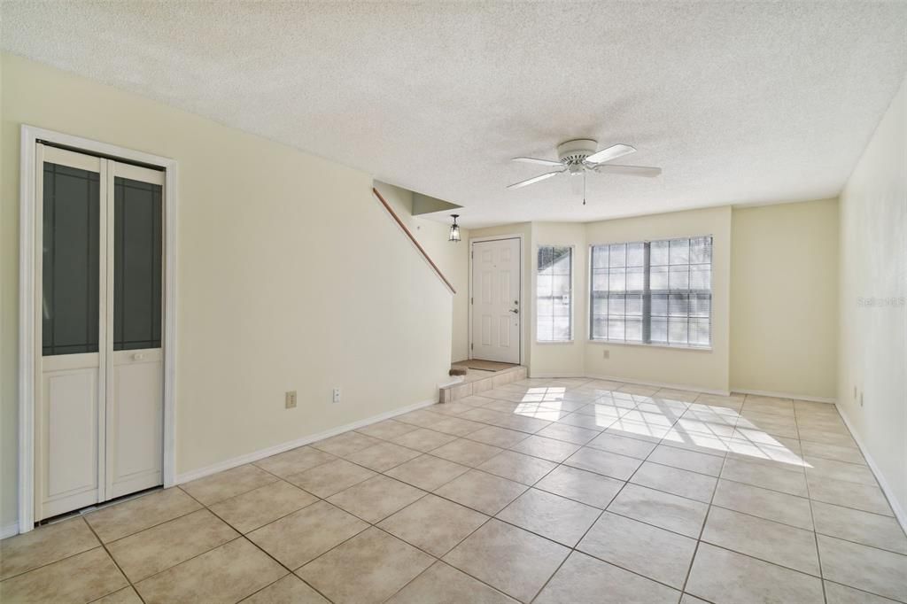 Active With Contract: $242,900 (2 beds, 2 baths, 1185 Square Feet)