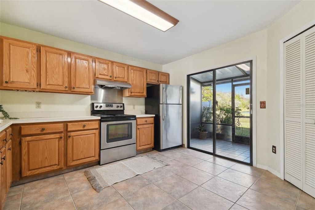 Active With Contract: $242,900 (2 beds, 2 baths, 1185 Square Feet)