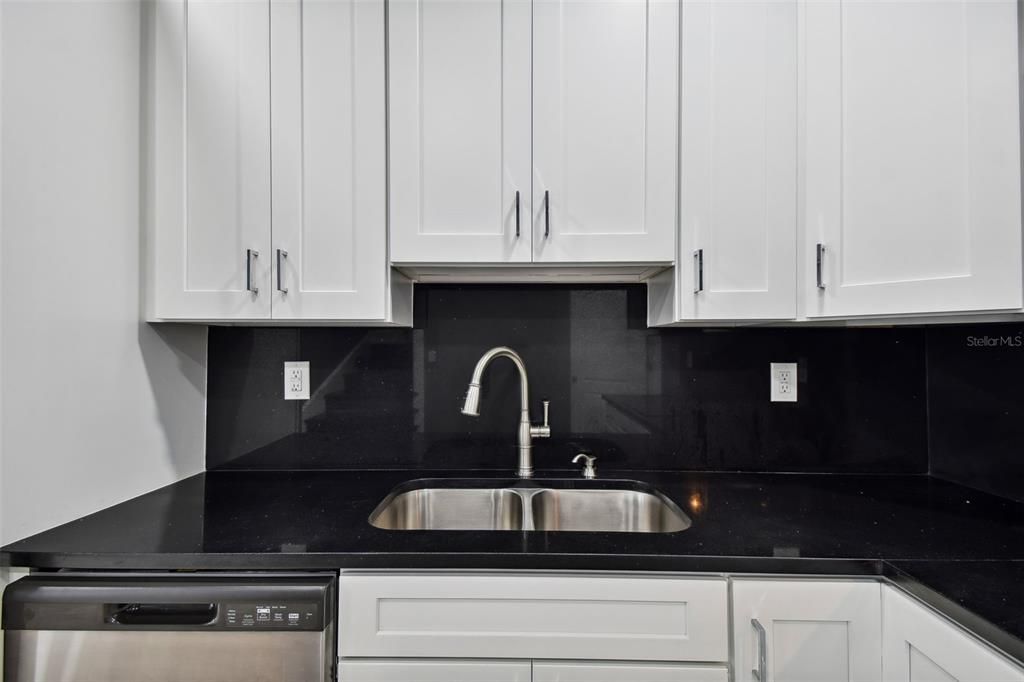 Active With Contract: $2,500 (3 beds, 1 baths, 1368 Square Feet)