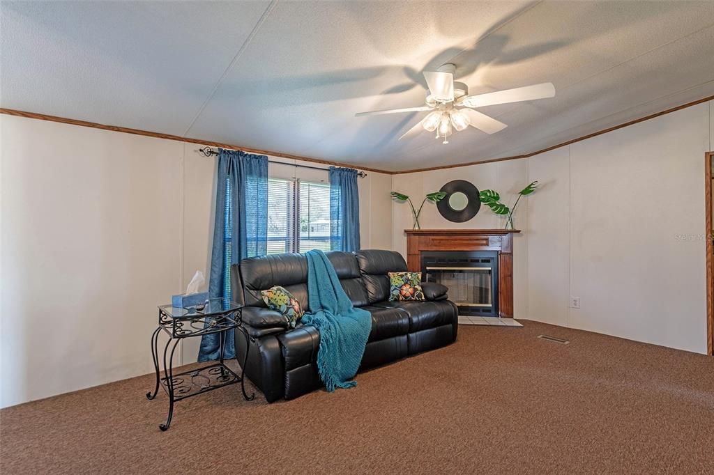 For Sale: $298,000 (4 beds, 2 baths, 1944 Square Feet)