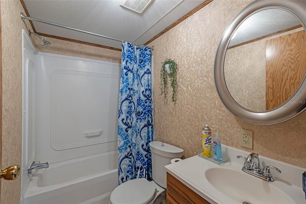 待售: $289,000 (4 贝兹, 2 浴室, 1944 平方英尺)