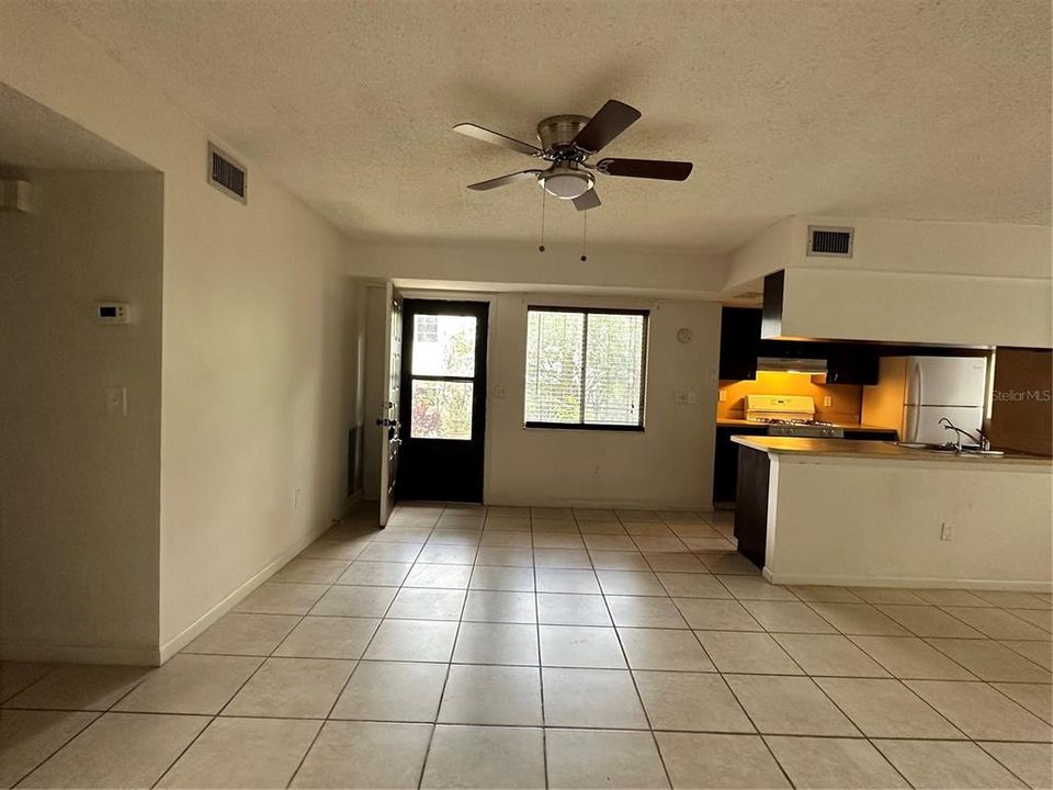 For Sale: $133,000 (2 beds, 2 baths, 823 Square Feet)