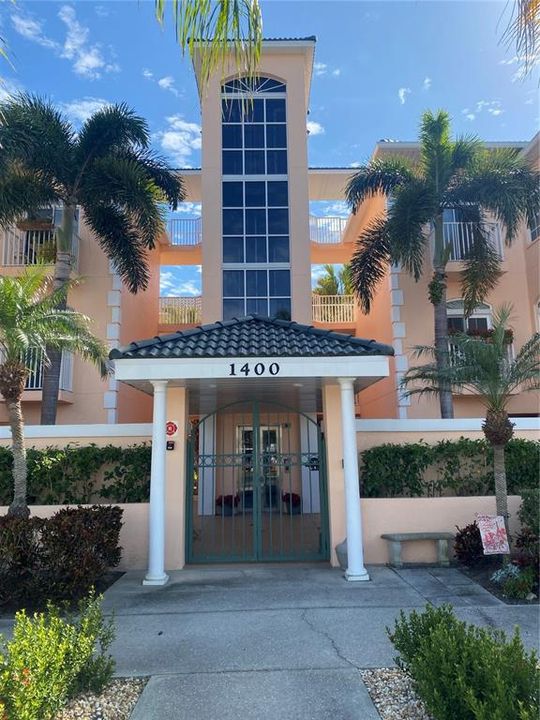 Recently Rented: $2,000 (3 beds, 2 baths, 1437 Square Feet)